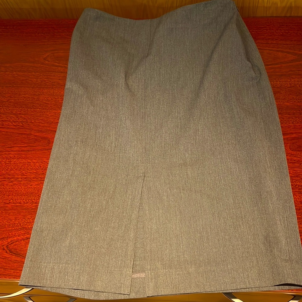 Nine west Grey Rendu skirt size 4